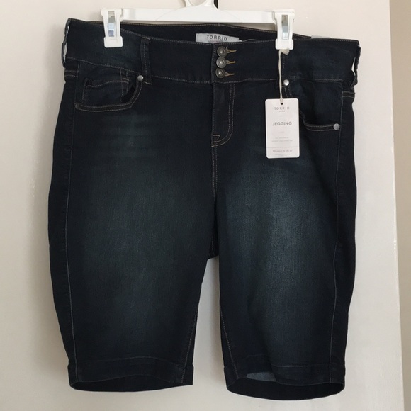 torrid Pants - NWT Torrid Jegging Bermuda Shorts Dark Wash Sz 18